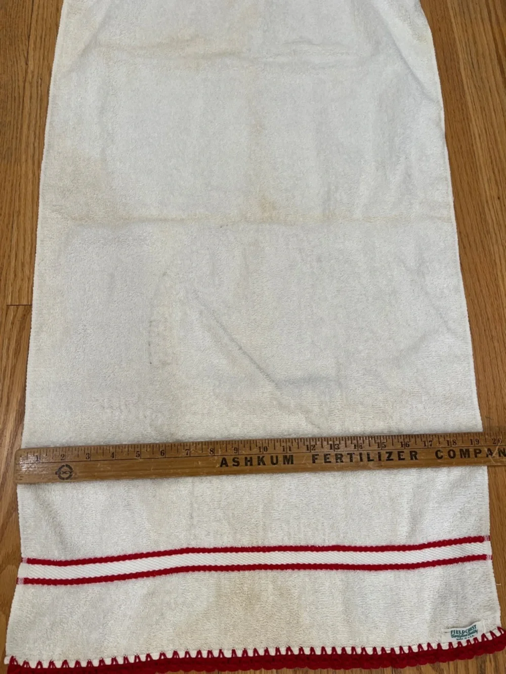 Vtg Fieldcrest Bath Towel W/Red Crochet Basket Pocket & Edging MCM Bathroom READ